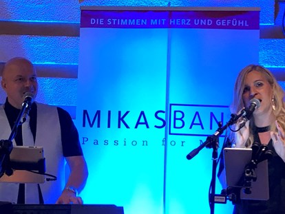 Hochzeitsmusik - Musikrichtungen: 90er - Sänger Mika und Sängerin Yvonne - MIKAS BAND
