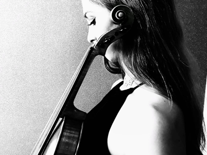 Hochzeitsmusik - Musikrichtungen: Pop - Violinistin Rebeka 
Trauung und Agape - MIKAS BAND