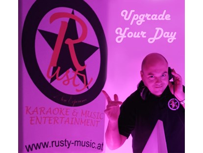 Hochzeitsmusik - Musikrichtungen: Pop - Upgrade your Wedding Day - Rusty Karaoke & Music Entertainment Premium Hochzeits-DJ für Ihren schönsten Tag