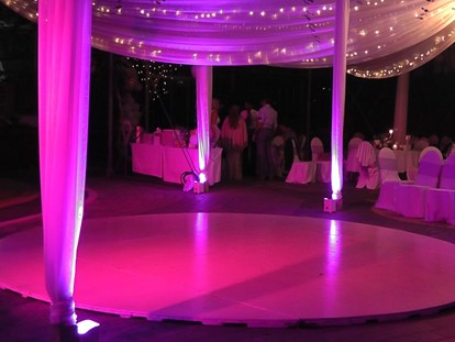 Hochzeitsmusik - geeignet für: Partymusik - Ambiente-Licht-Addon in der Arche Moorhof 2021 - Rusty Karaoke & Music Entertainment Premium Hochzeits-DJ für Ihren schönsten Tag